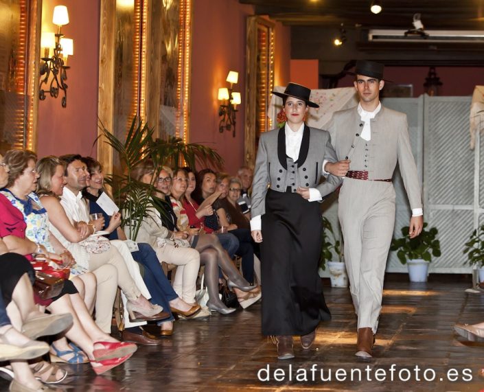 Desfile benéfico de trajes flamencos en favor de Madre Coraje. 19 de Abril de 2013 en Bodegas Campos. De la Fuente Fotografía.