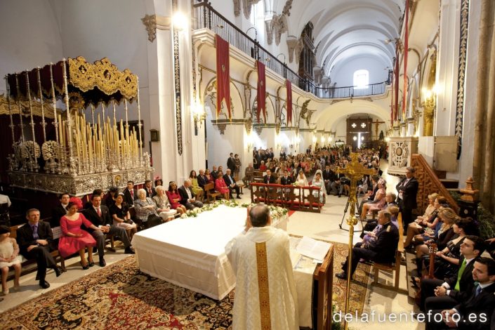 Boda de Arancha y Rafael en Córdoba. Celebración del rito religioso en la Iglesia de San Francisco. Reportaje fotográfico de De la Fuente Fotografía