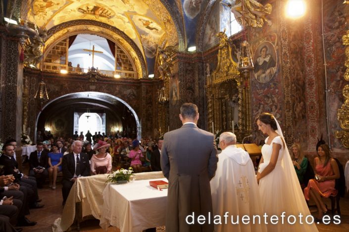 Reportaje de Bodas en Córdoba. Los novios durante la ceremonia. Reportaje de boda en Córdoba hecho por De la Fuente Fotografía