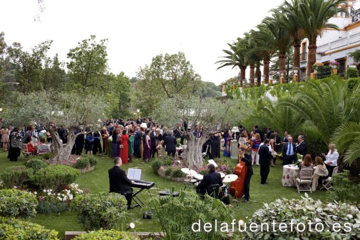 Rocío y José Antonio se casaron en la Iglesia Santa Marina de Córdoba. El Catering fue de Bodegas Campos. Fotografía De la Fuente