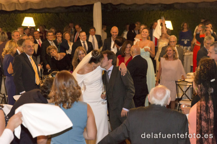 beso de los novios