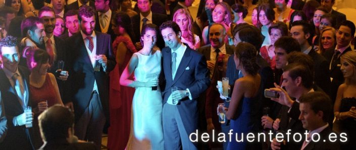 Sunsi y Kike se casaron en la iglesia de San Nicolás, Córdoba. Celebraron una cena en Círculo de la Amistad. Reportaje de boda por De la Fuente fotografía.