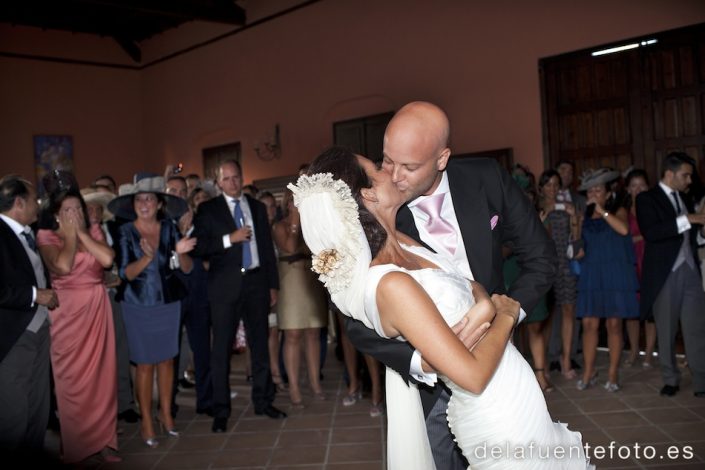 Boda de María y Jesús. Se casaron en la iglesia de San Esteban de Sevilla y el reportaje de fotos estuvo a cargo del equipo de De la Fuente fotografía