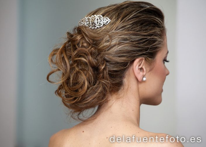 Reportaje de boda de Pilar y Bruno, fotografía de peinado por De la Fuente Fotografía
