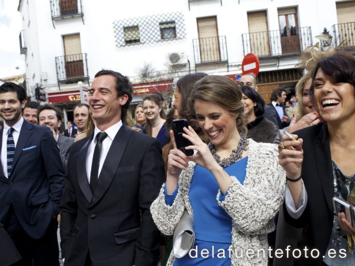 Cristina y Rafa se casaron en la Iglesia de la Trinidad en Córdoba. La celebración fue en Torre de la Barca de Bodegas Campos. El vestido de novia es de Juana Martín, el maquillaje de Menchu Benítez y el peinado de Rafa Maqueda. Fotografía De la Fuente.