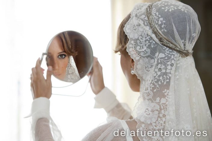 María Luisa y Antonio se casaron en la Iglesia San Nicolás de la Villa y lo celebraron en Torre de la Barca - Bodegas Campos. Peluquería Carlos Pascual y Maquillaje Menchu Benitez. Fotografía De la Fuente