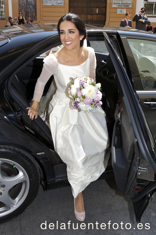 Bajada del coche de la novia