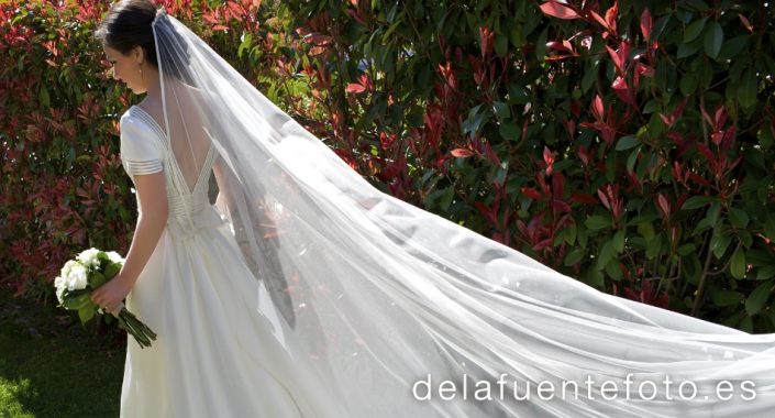 Trinidad y José Alberto. Iglesia Sagrario de la Catedral de Córdoba. Peina y Maquilla Mac Estilistas. Fotografía De la Fuente