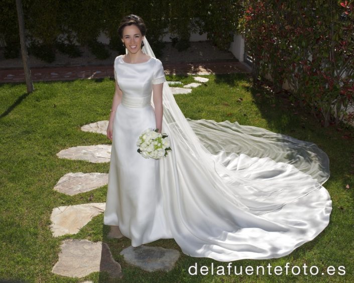Trinidad y José Alberto. Iglesia Sagrario de la Catedral de Córdoba. Peina y Maquilla Mac Estilistas. Fotografía De la Fuente