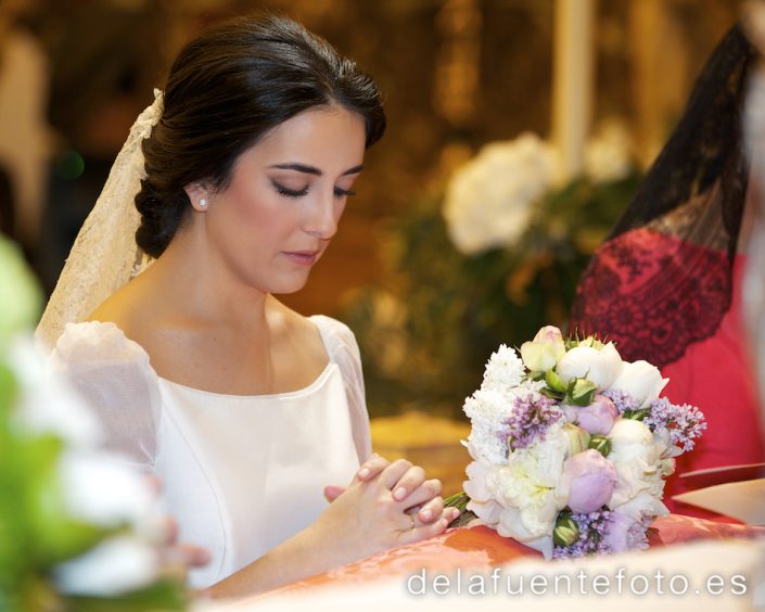 La novia de rodillas