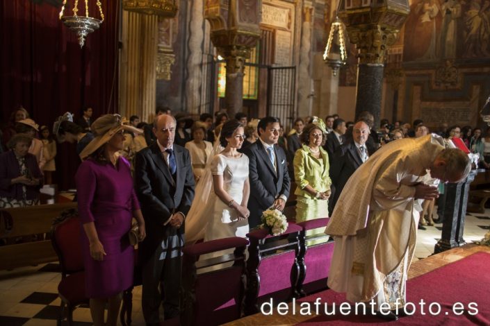 Trinidad y José Alberto. Iglesia Sagrario de la Catedral de Córdoba. Peina y Maquilla Mac Estilistas. Fotografía De la Fuente