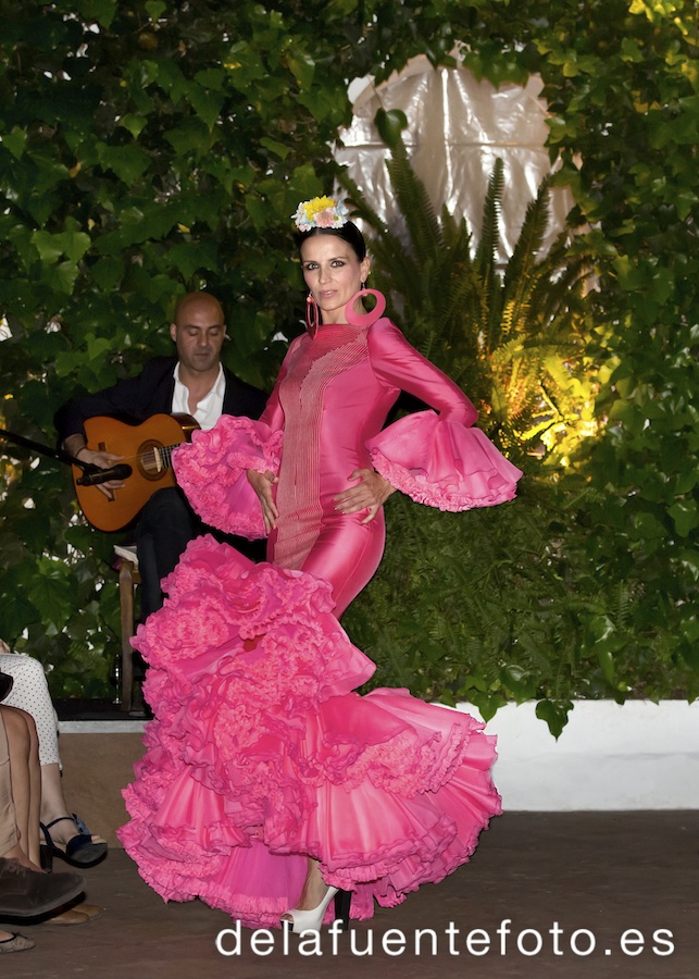 Desfile benéfico de trajes flamencos en favor de Madre Coraje. 19 de Abril de 2013 en Bodegas Campos. De la Fuente Fotografía.