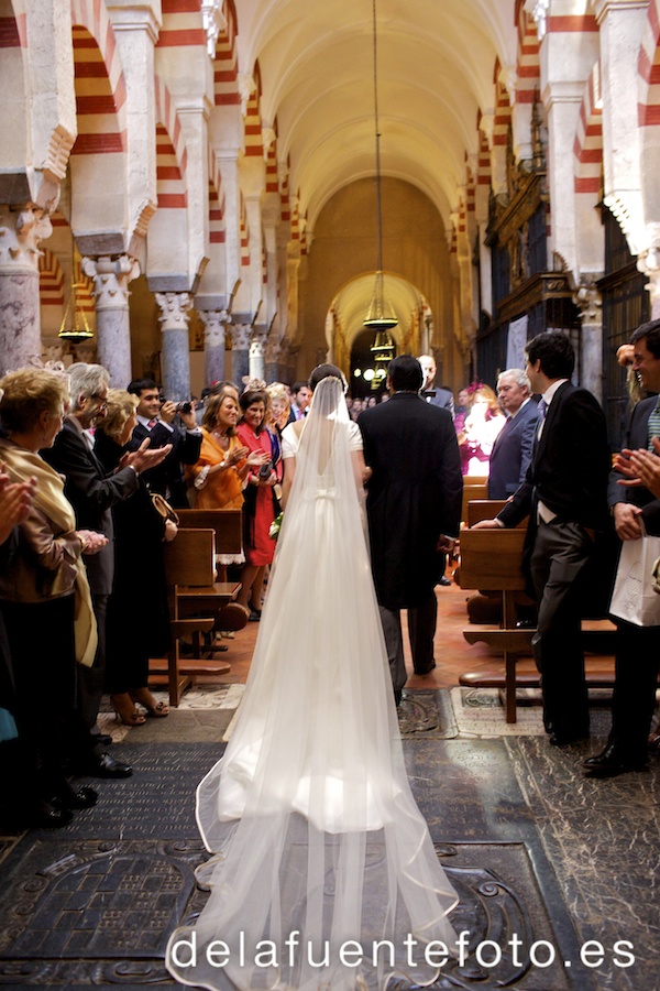 Trinidad y José Alberto. Iglesia Sagrario de la Catedral de Córdoba. Peina y Maquilla Mac Estilistas. Fotografía De la Fuente