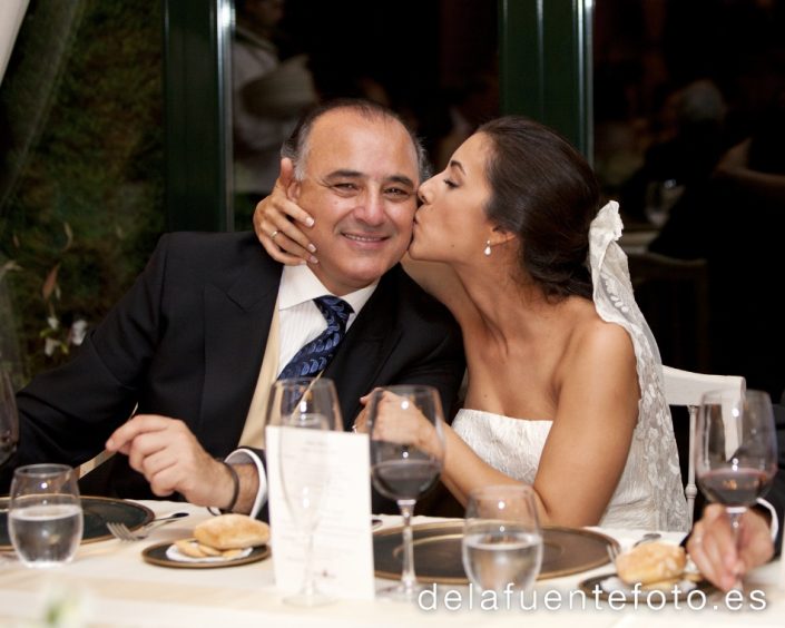 Rocío y José Antonio se casaron en la Iglesia Santa Marina de Córdoba. El Catering fue de Bodegas Campos. Fotografía De la Fuente