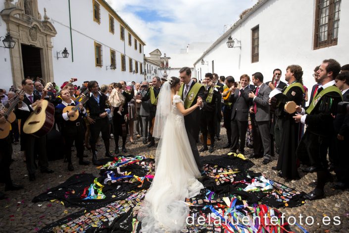 Novios bailando