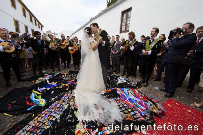 Beso de los novios
